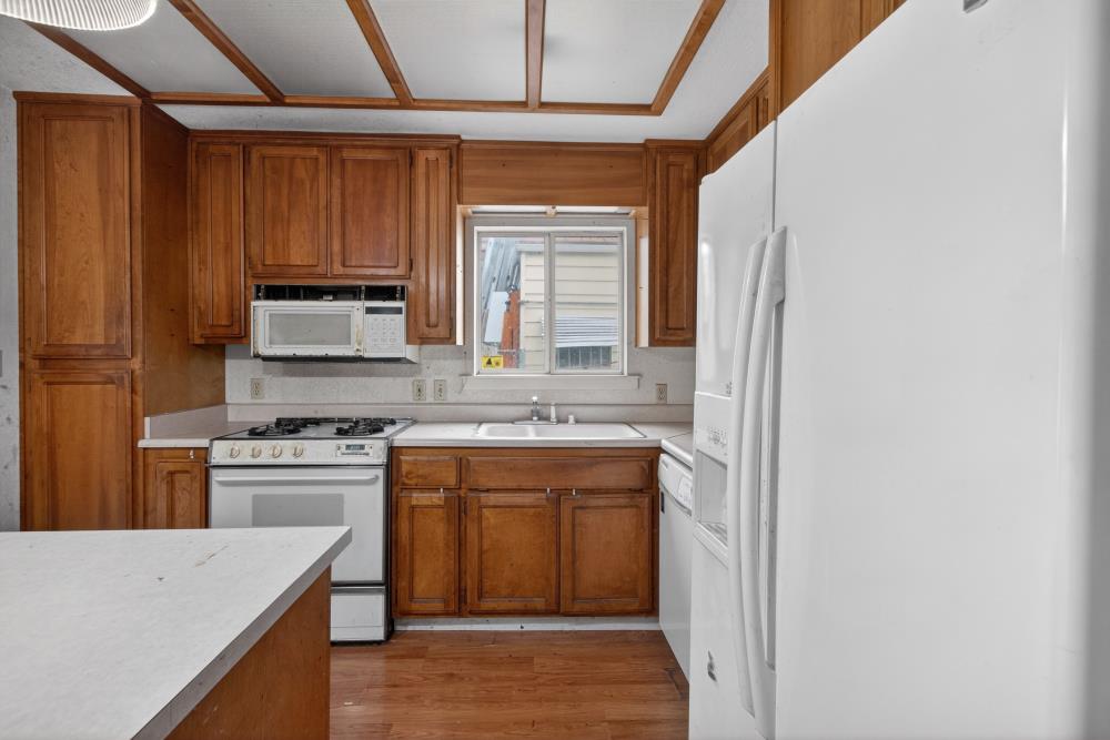 2121 Royal Oaks Drive