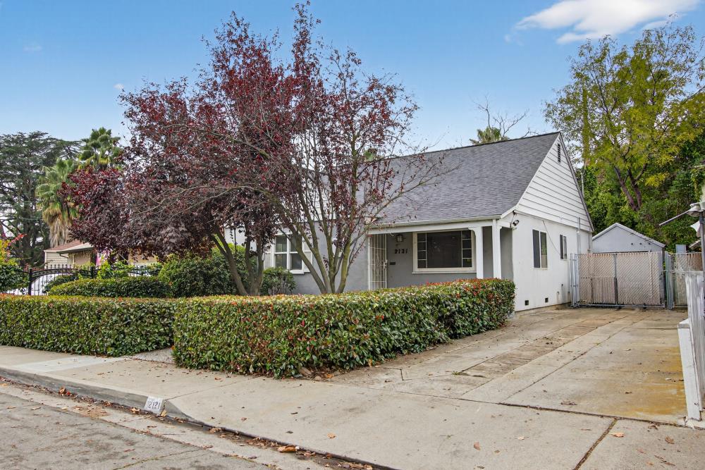 2121 Royal Oaks Drive