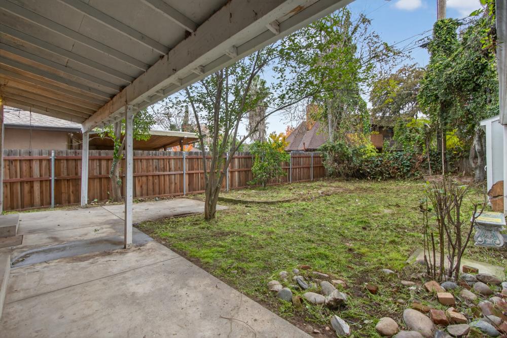 2121 Royal Oaks Drive