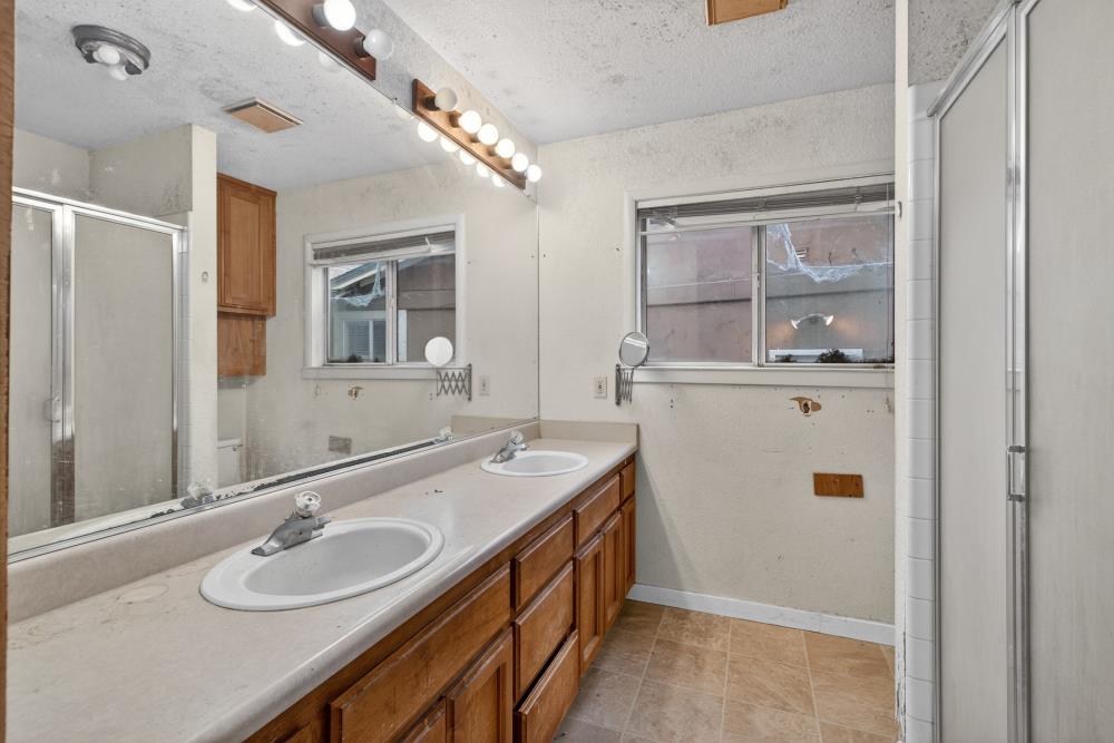 2121 Royal Oaks Drive