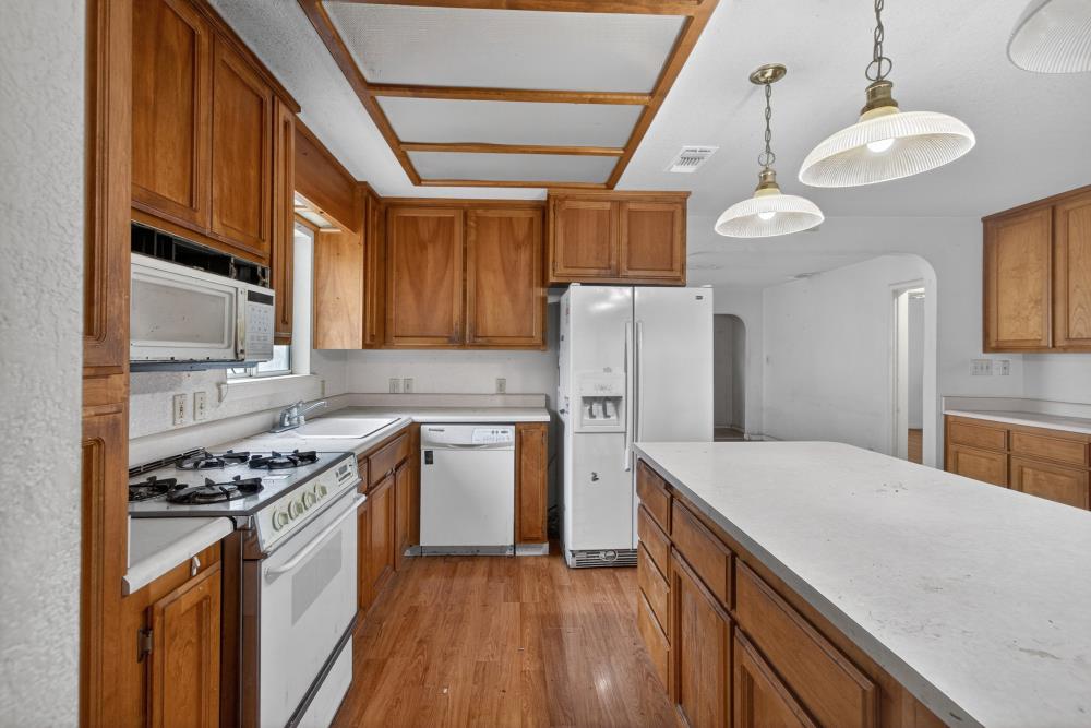 2121 Royal Oaks Drive