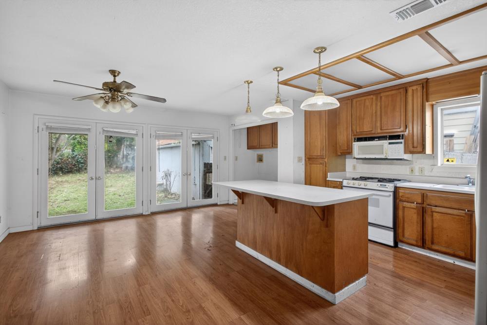 2121 Royal Oaks Drive