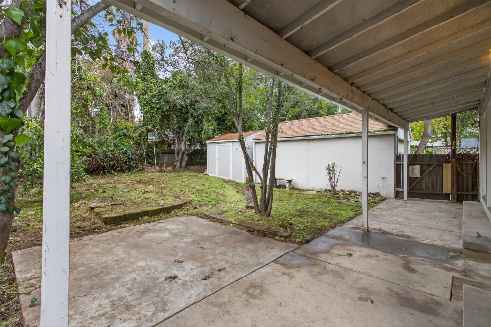 2121 Royal Oaks Drive