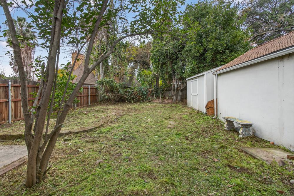 2121 Royal Oaks Drive