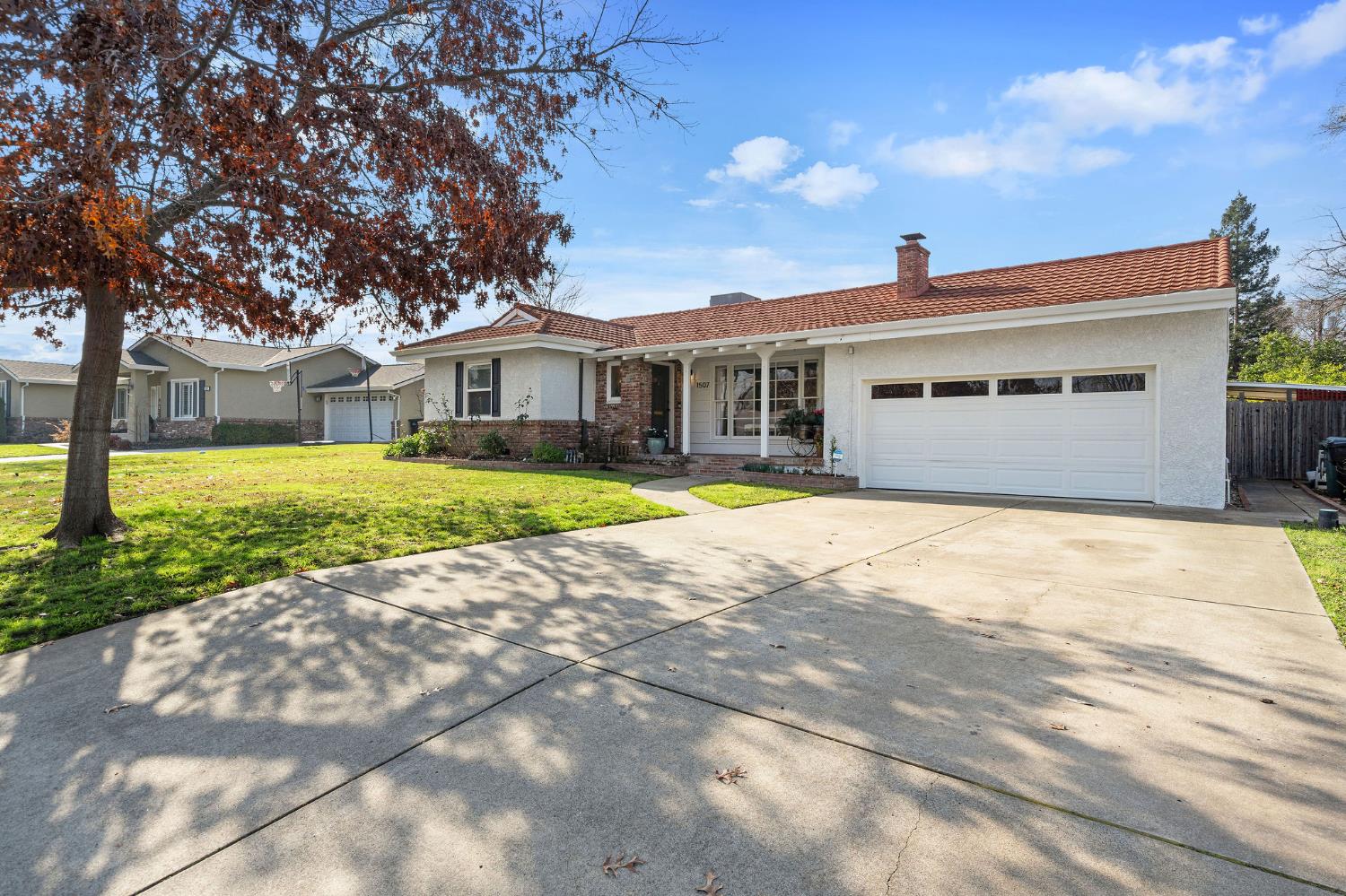 1507 Los Molinos Way