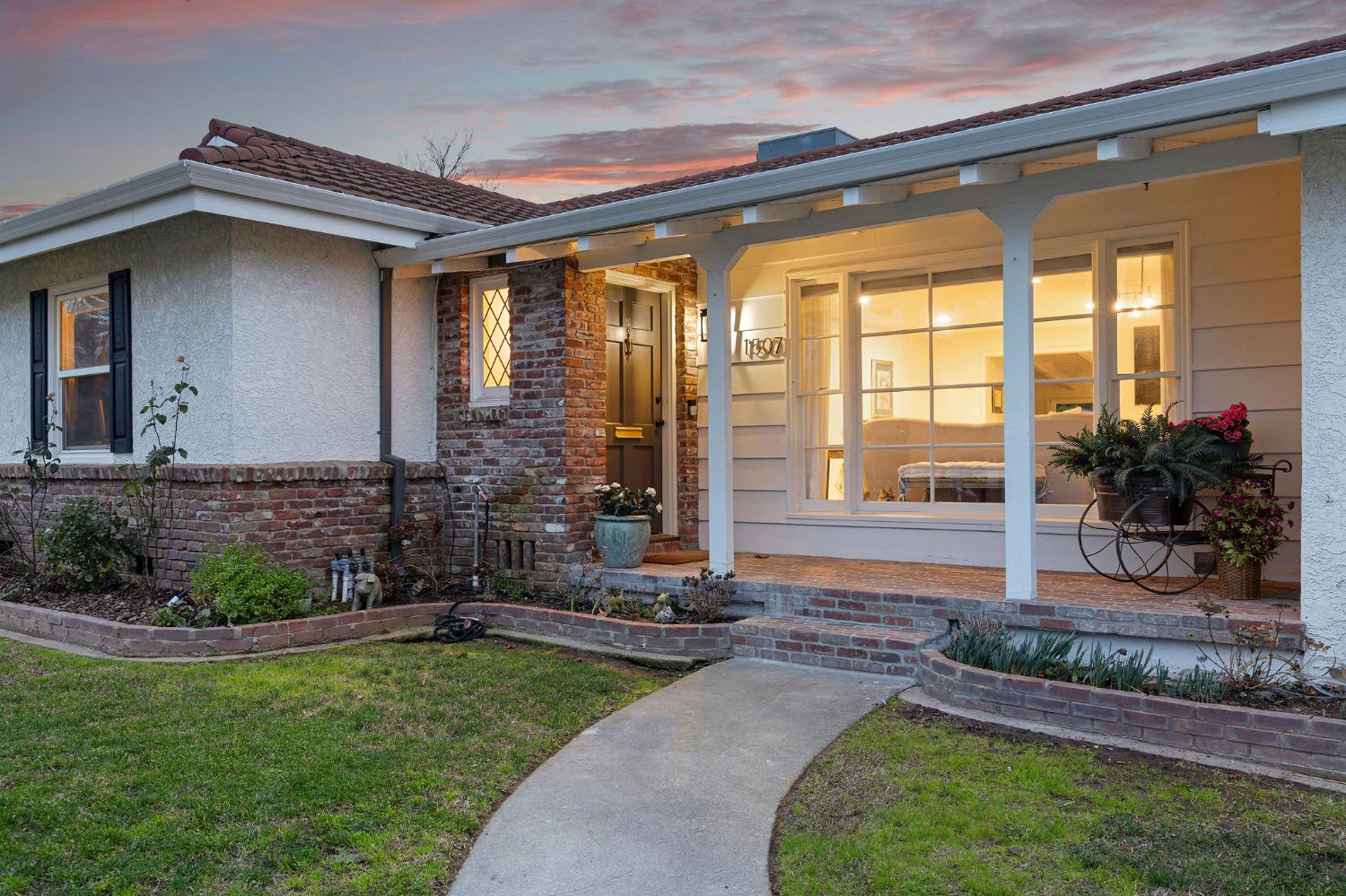 1507 Los Molinos Way