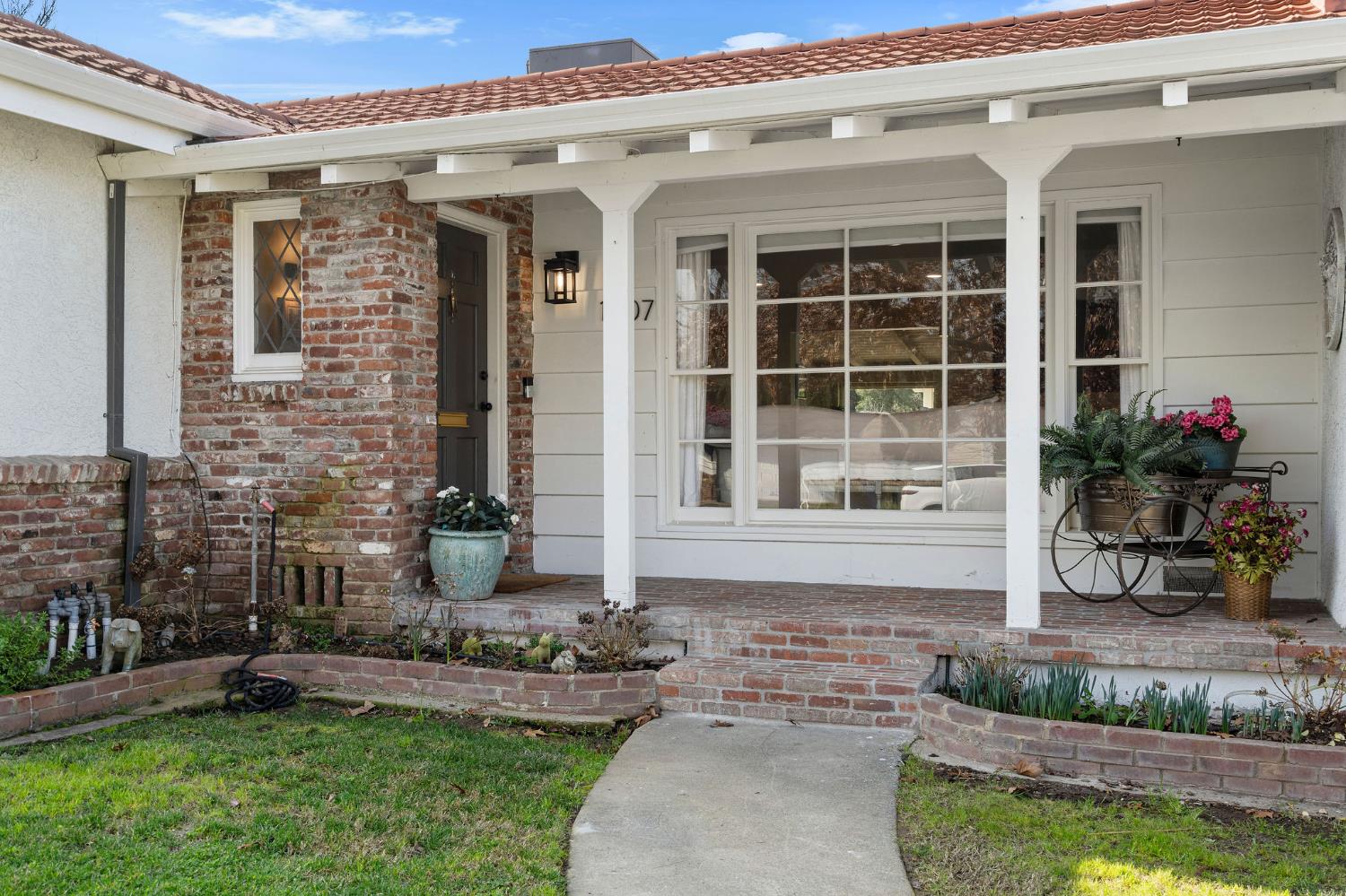 1507 Los Molinos Way