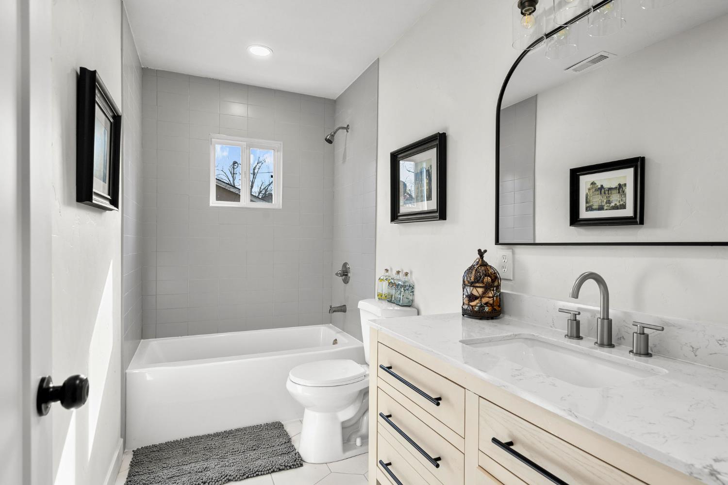 1507 Los Molinos Way