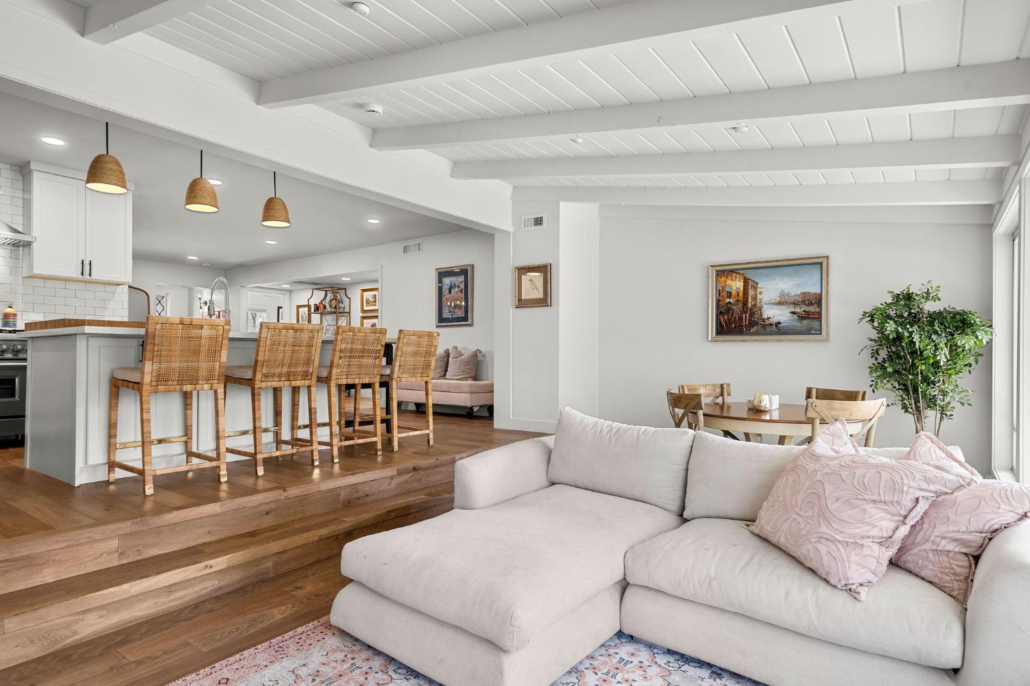 1507 Los Molinos Way