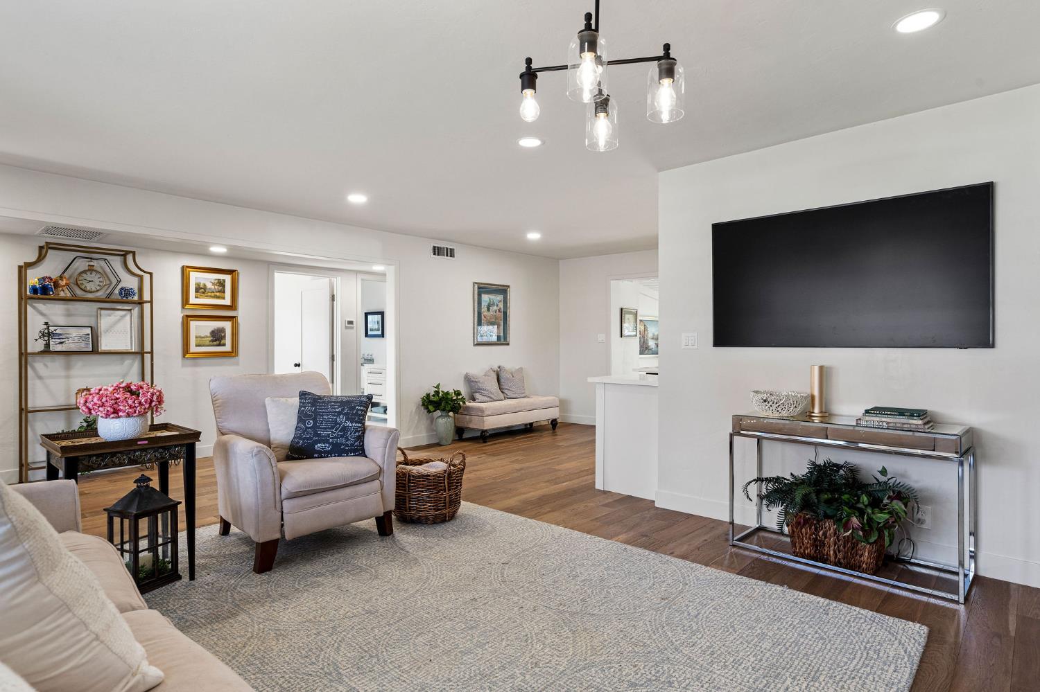 1507 Los Molinos Way