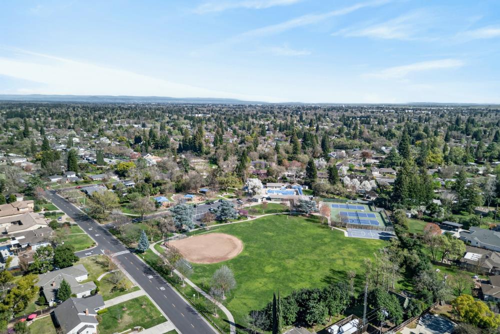 915 Coronado Boulevard