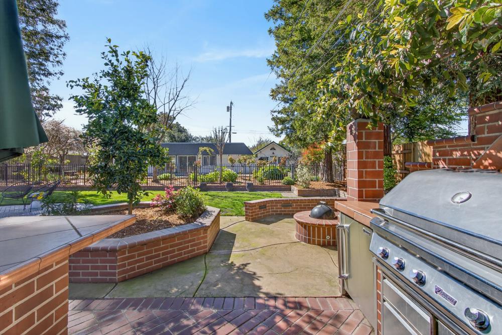 915 Coronado Boulevard