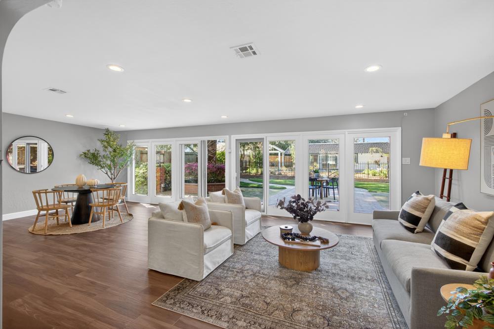 915 Coronado Boulevard