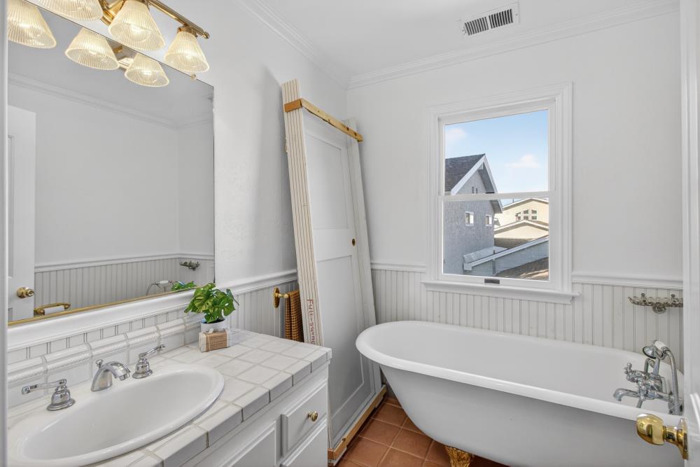 915 Coronado Boulevard