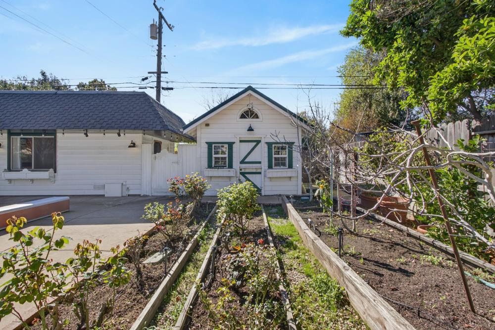 915 Coronado Boulevard