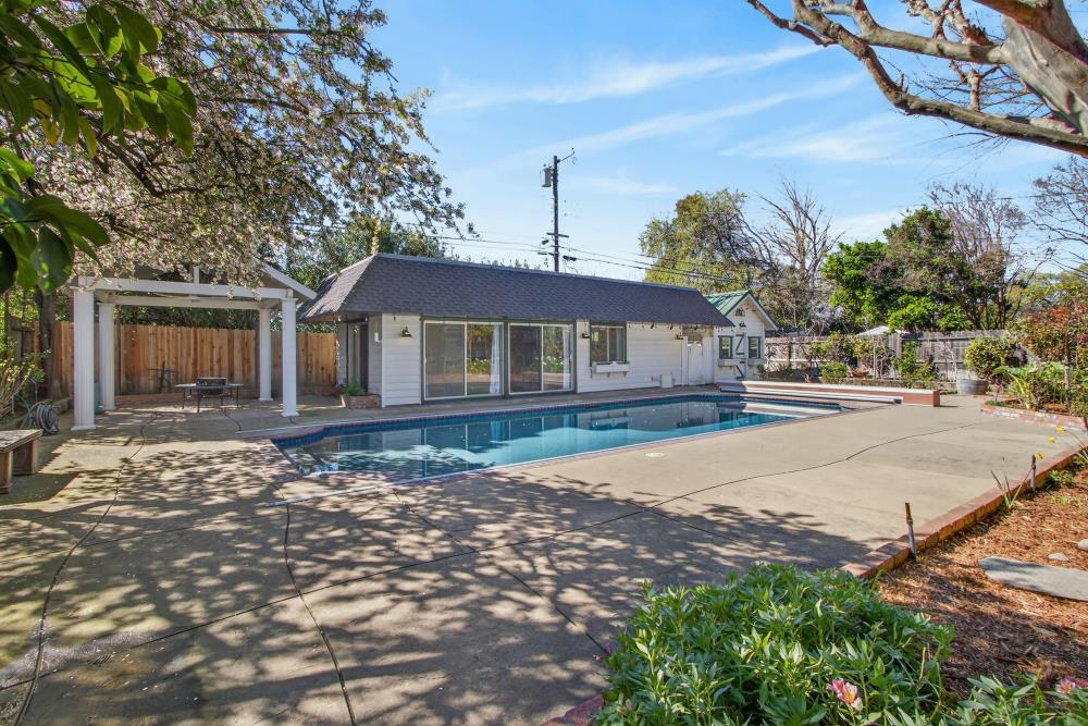 915 Coronado Boulevard