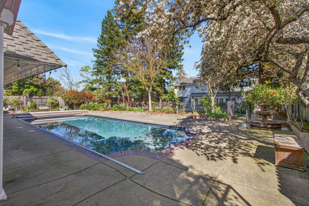 915 Coronado Boulevard