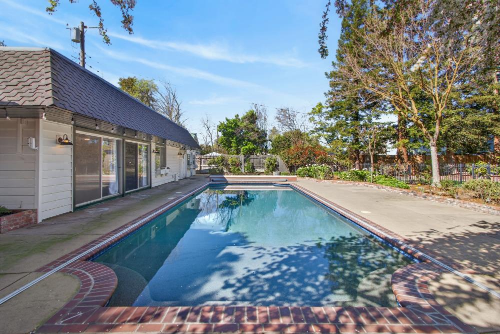 915 Coronado Boulevard