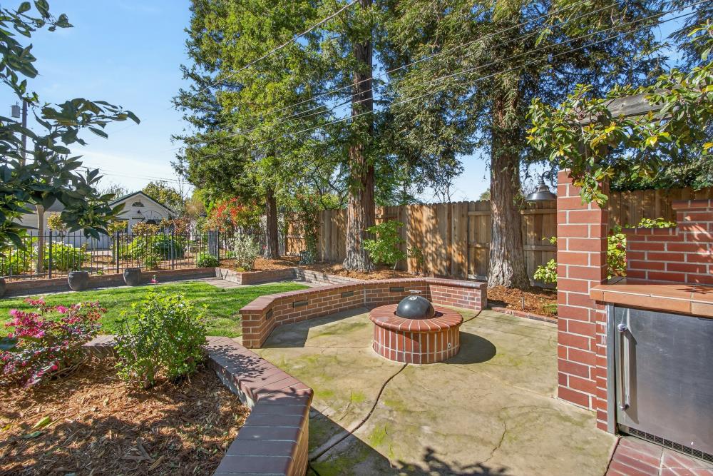 915 Coronado Boulevard