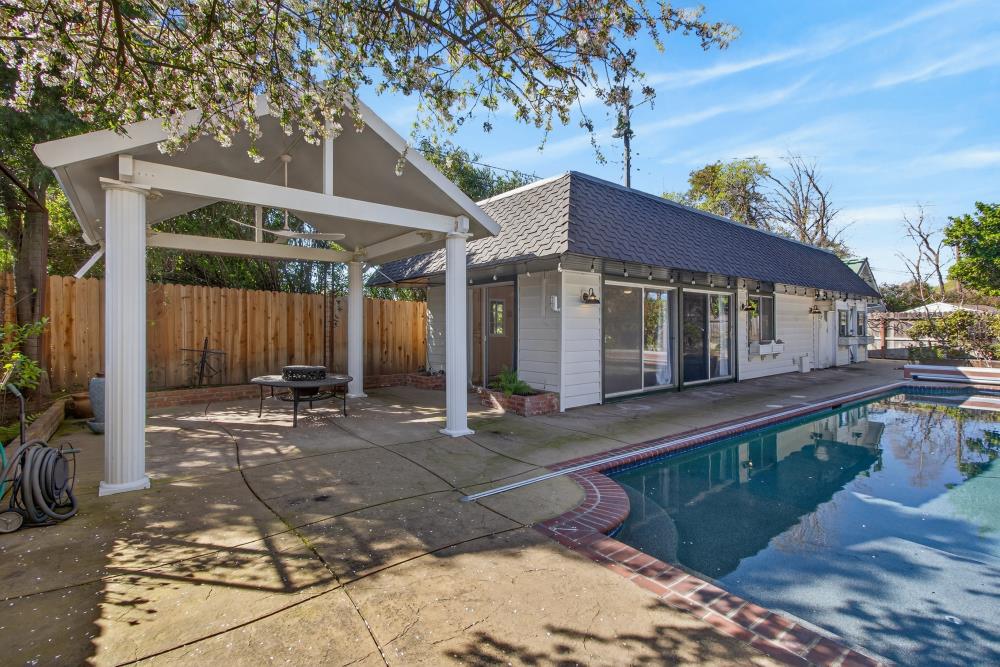 915 Coronado Boulevard