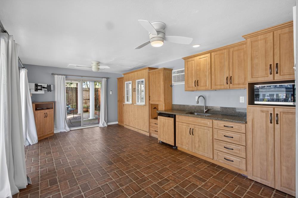 915 Coronado Boulevard