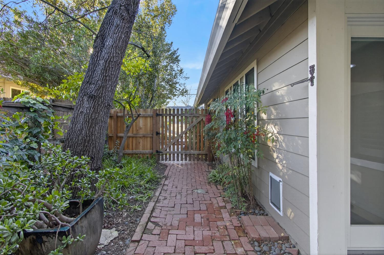 3414 Marshall Avenue