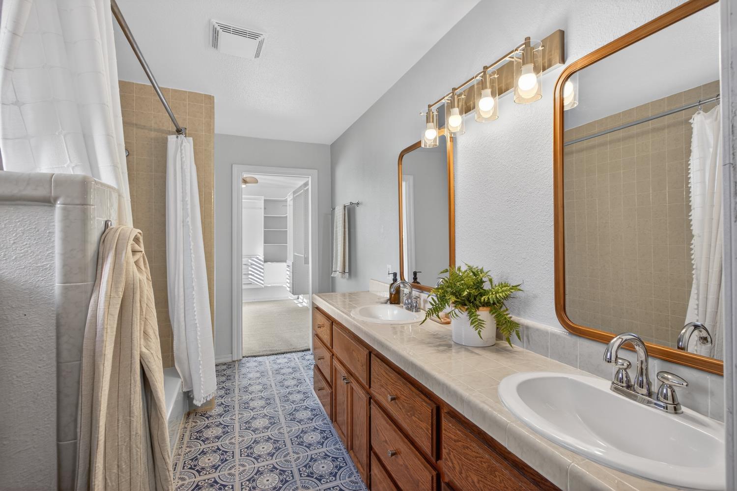 3414 Marshall Avenue