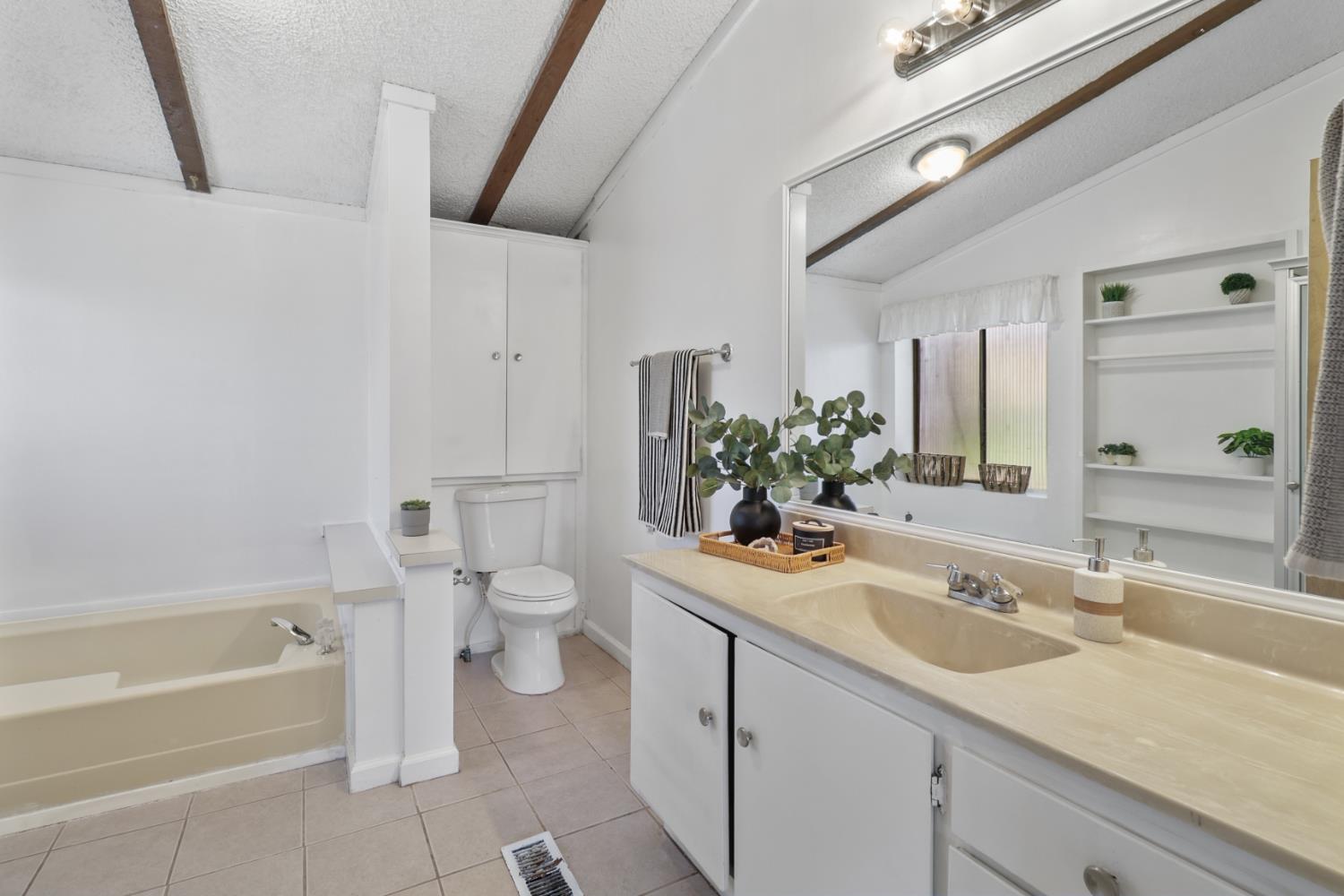 6637 Grosse Point Court