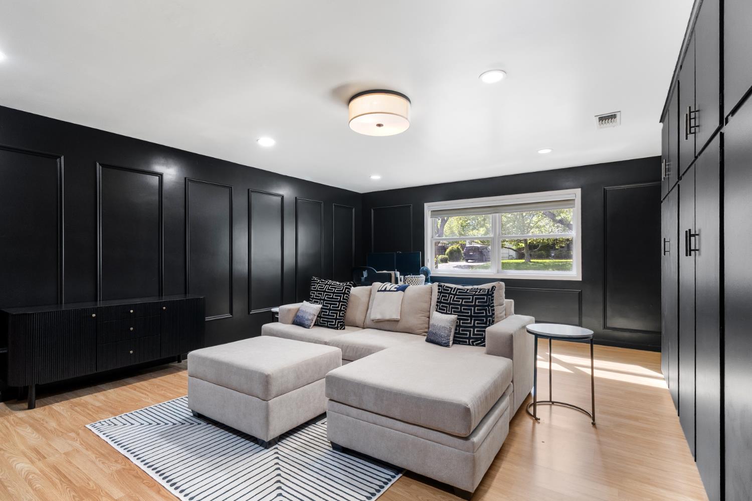 2628 Greenwood Avenue