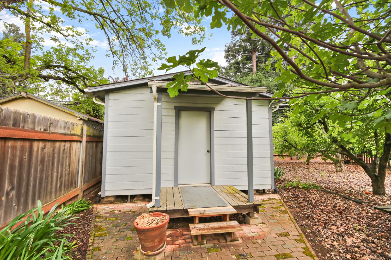 4720 Robertson Avenue