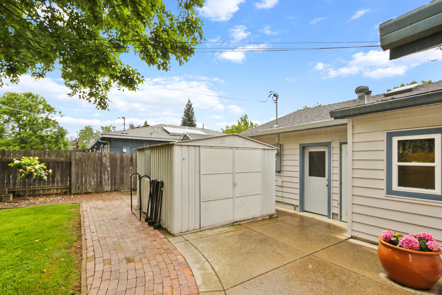 4720 Robertson Avenue