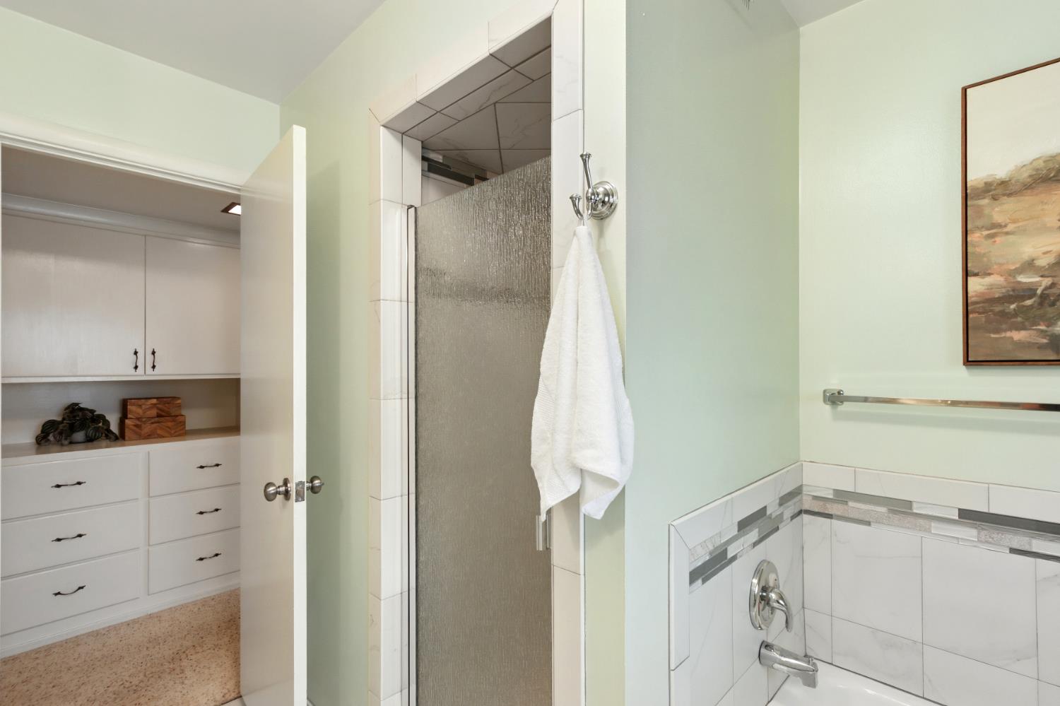 4720 Robertson Avenue