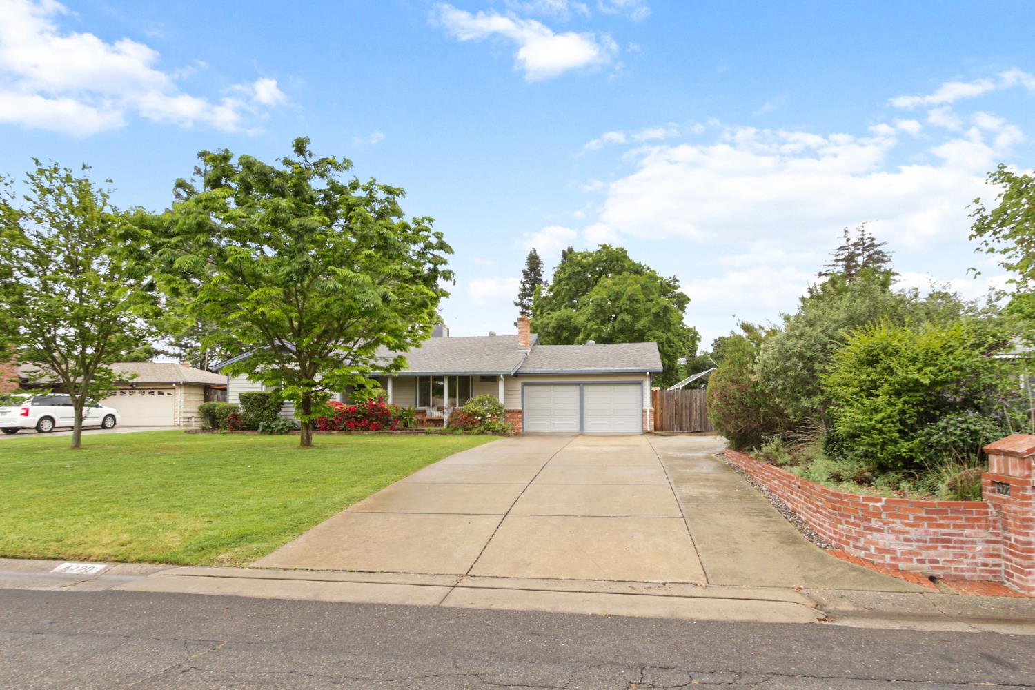 4720 Robertson Avenue