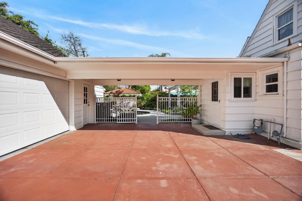 119 South Avena Avenue