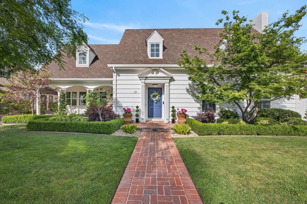 119 South Avena Avenue