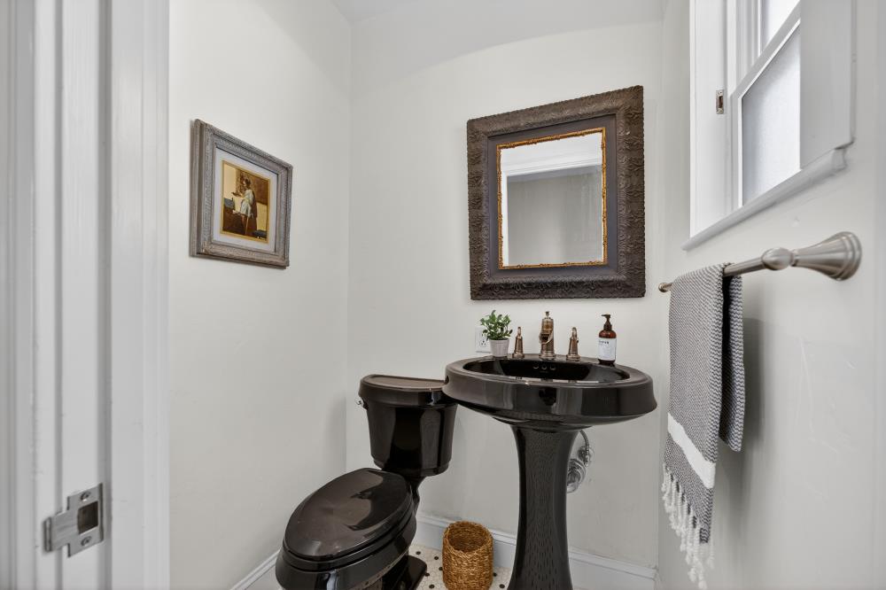 119 South Avena Avenue