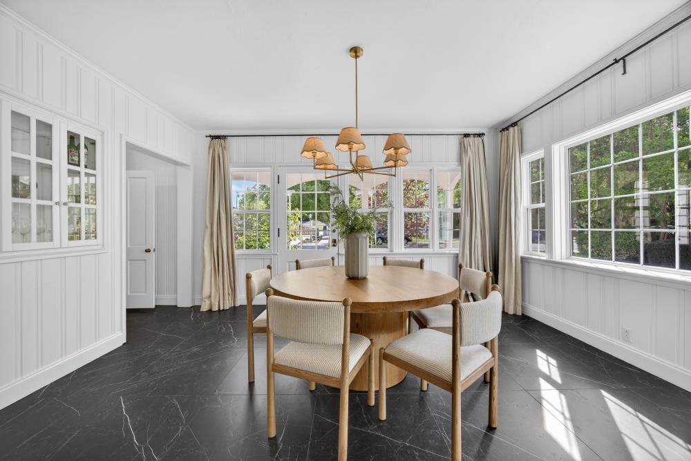 119 South Avena Avenue