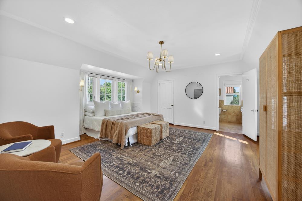 119 South Avena Avenue