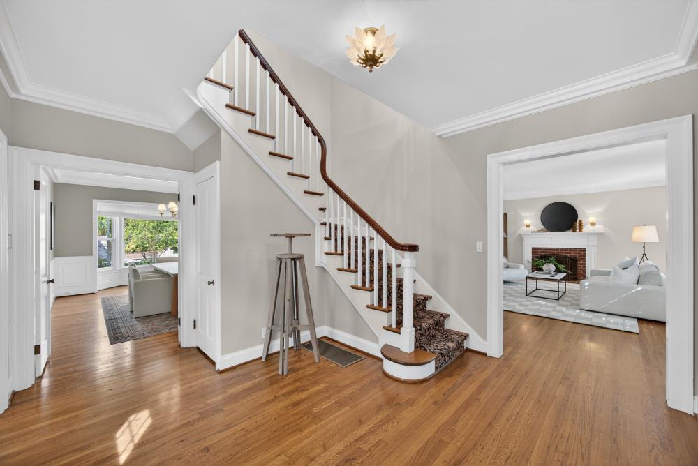 119 South Avena Avenue