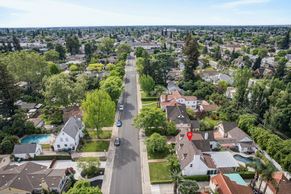 119 South Avena Avenue