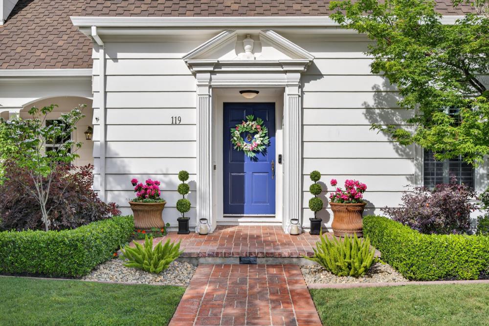 119 South Avena Avenue