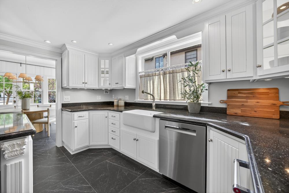 119 South Avena Avenue