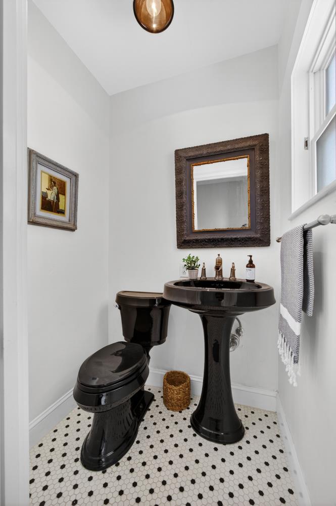 119 South Avena Avenue