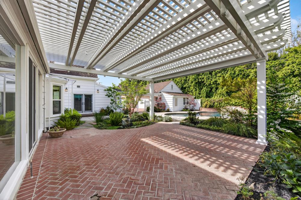 119 South Avena Avenue