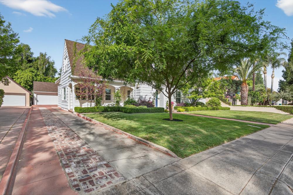 119 South Avena Avenue