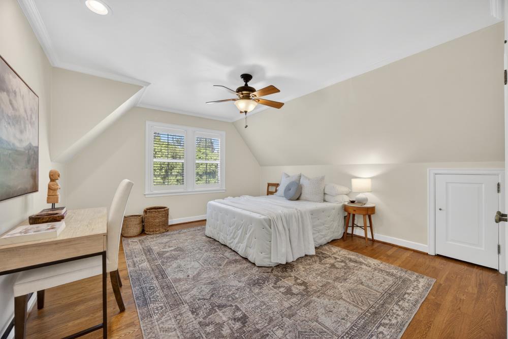 119 South Avena Avenue