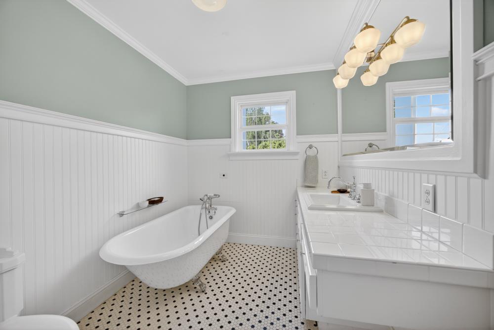 119 South Avena Avenue