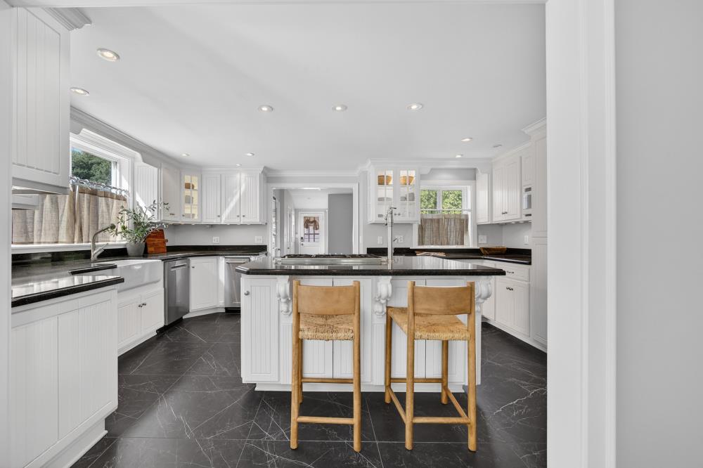 119 South Avena Avenue