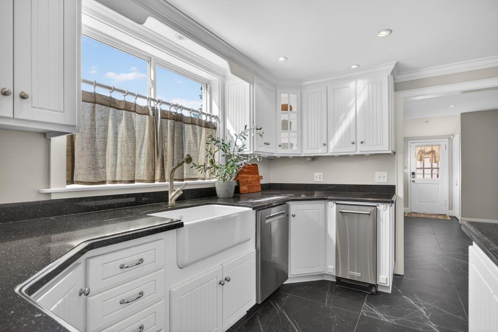 119 South Avena Avenue