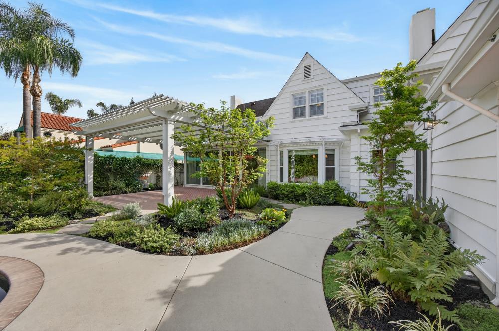 119 South Avena Avenue